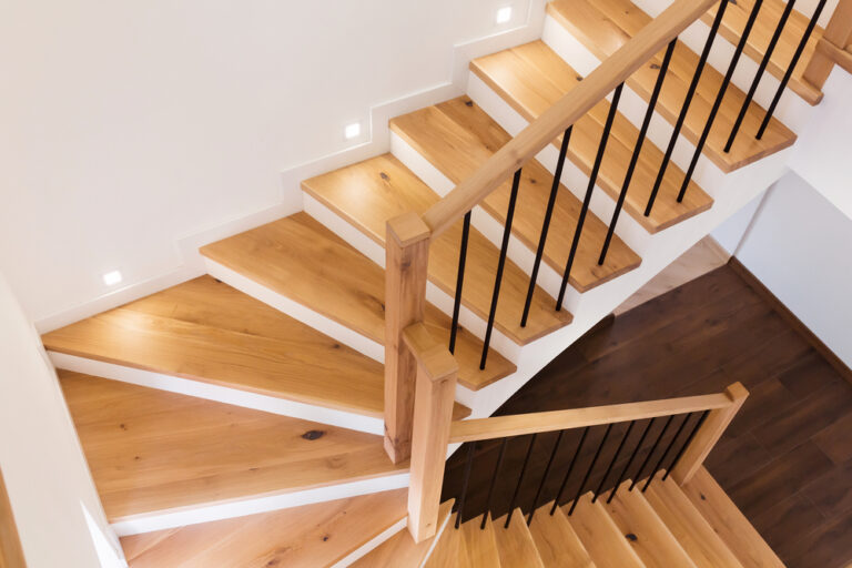 Les caractéristiques des escaliers en métal : pourquoi sont-ils autant appréciés ?