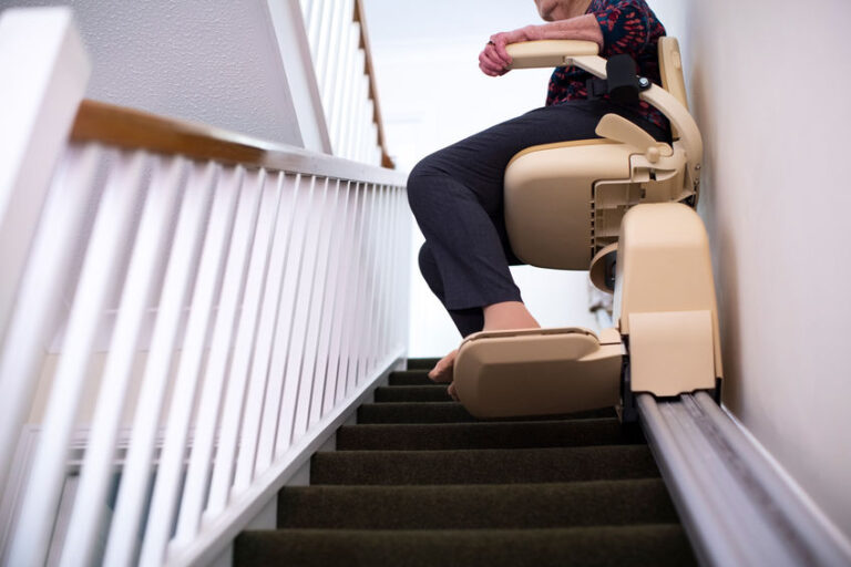 Monte-escalier : 4 critères clés pour allier sécurité, confort et installation sur mesure