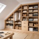 apprenez à fabriquer facilement un placard sur mesure pour optimiser le rangement sous pente et gagner de l'espace dans votre intérieur.
