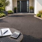 découvrez le prix du m2 pour l'enrobé et calculez le budget nécessaire pour aménager la devanture de votre maison avec un revêtement durable et esthétique.