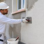 découvrez les avantages d'utiliser un grattoir pour l'enduit de votre façade lors de vos rénovations : un outil efficace pour un résultat propre et durable.